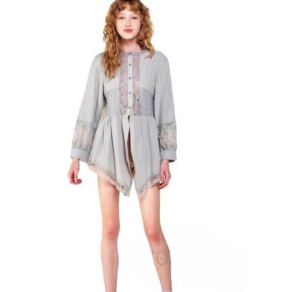 POL Gray Cotton & Lace Long Sleeve Unbalanced Hem Button Down Shirt - Picture 6 of 9